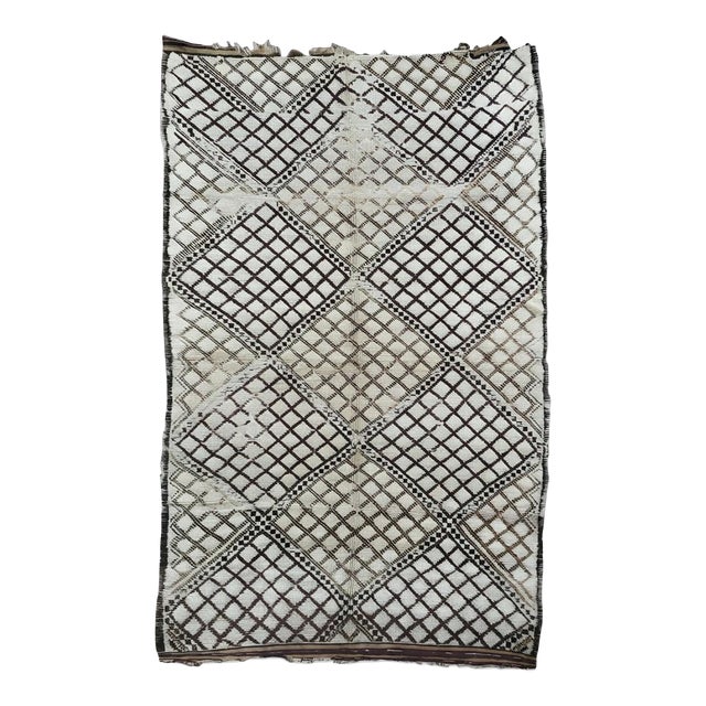 Ivory Moroccan Beni Rug - 10.5 X 5.9 Ft For Sale