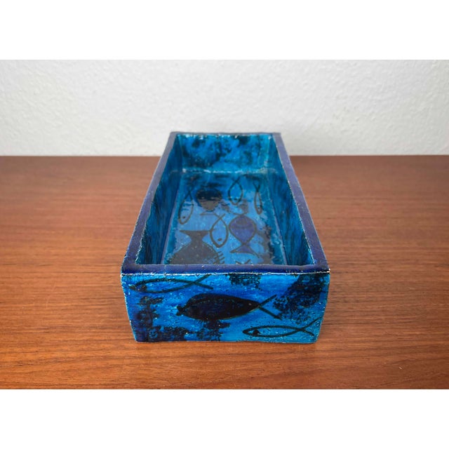 Mid-Century Modern Pesce Fish Studio Pottery Bowl by Aldo Londi for Bitossi, Italy, 1960s, in Very Good conditions....