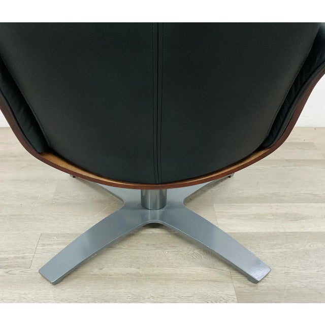 Mid-Century Modern Eames Inspired Italian Black Leather Lounge Chair and Ottoman For Sale - Image 4 of 7