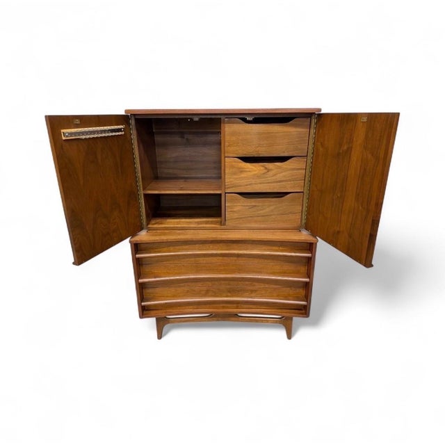 Young Manufacturing Mid-Century Modern Young Manufacturing Walnut High Chest For Sale - Image 4 of 8