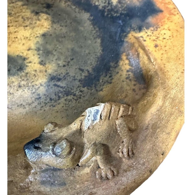 2007 Belize Art Pottery Frog Iguana Raised Relief Bowl Handmade Artist Signed 9" For Sale In Dallas - Image 6 of 9