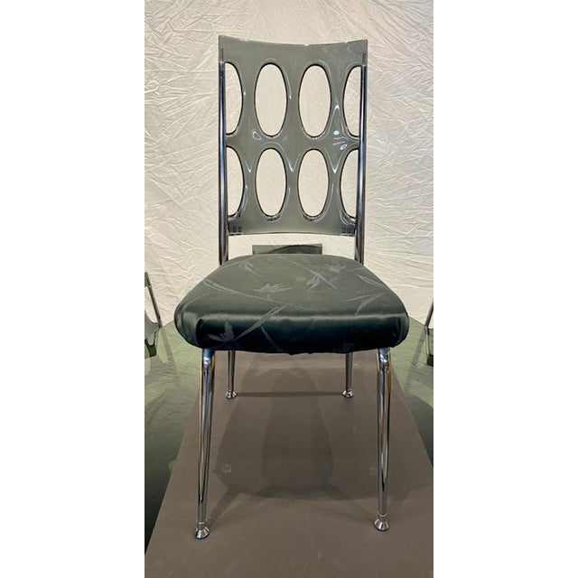 As seen on Stranger Things Season 4 Episode 3! It is RARE to find a complete set of 6 chairs with original table/base in...