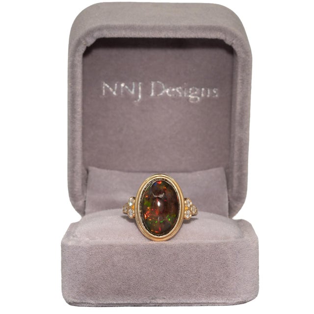 Modern 4.5Ct Black Opal Ring With Earth Mined Diamonds Accents: Solid 14k Gold, 15x10mm For Sale - Image 3 of 8