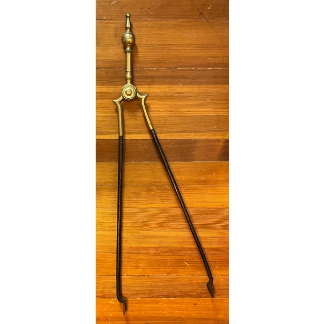 American Antique Early 19th Century American Federal Brass & Iron Fireplace Tongs 1800 - 1820 For Sale - Image 3 of 12