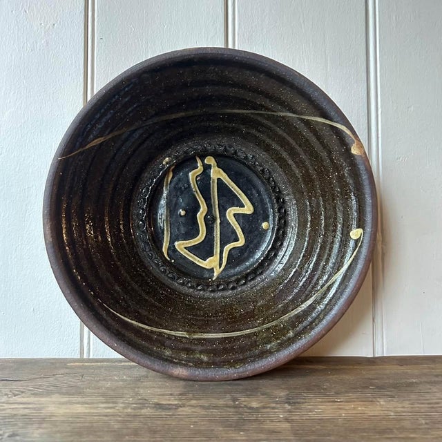 Large Studio Pottery Brown Glazed Bowl with Yellow Slip and Ribbed Decoration, 1970s For Sale - Image 6 of 6