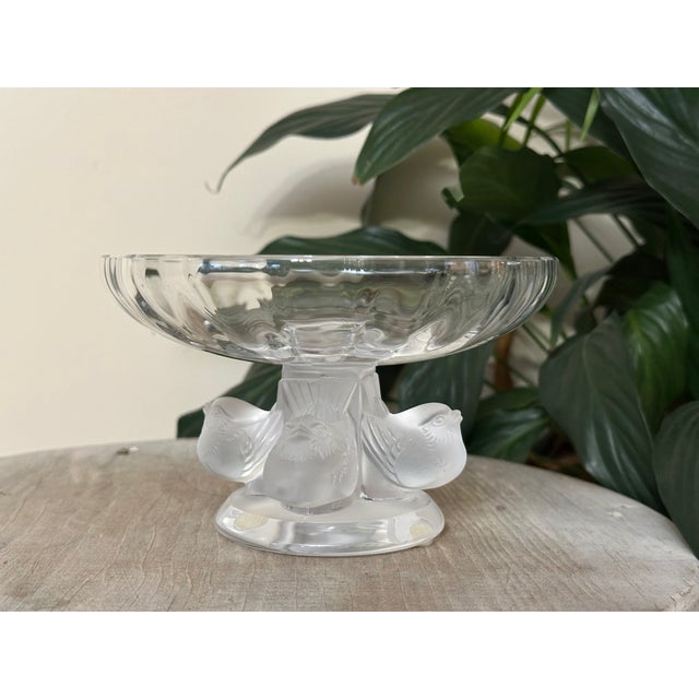 1960s Lalique Nogent Crystal Compote | Frosted Birds Pedestal Bowl | 1960s For Sale - Image 5 of 8