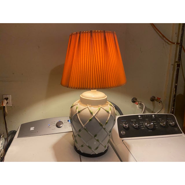 1970s Vintage Mid-Century Modern Hollywood Regency Faux Bamboo White Ceramic Table Lamp For Sale - Image 5 of 12