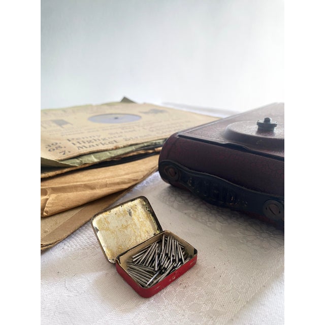 1930s Thorens Excelda Portable Gramophone, Original Columbia Needles & 10 Shellac Records For Sale - Image 11 of 14