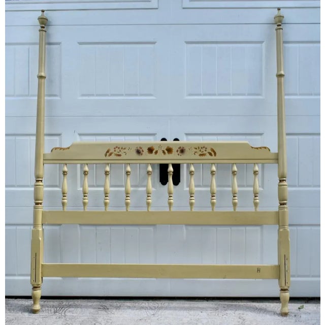 Heywood-Wakefield Heywood Wakefield Full Size Spindle Poster Headboard Cottage Paint Vintage 60s For Sale - Image 4 of 12