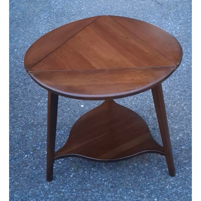 Late 20th Century Federal Style Solid Stained Cherry Triangular Drop-Leaf Side Table For Sale In Washington DC - Image 6 of 6