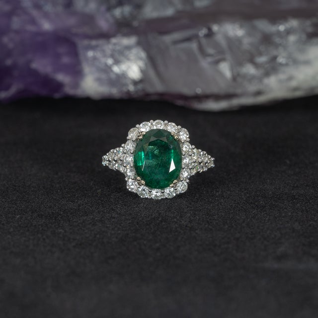 3Ct Dazzling Emerald Ring With Earth Mined Diamonds: Solid 14k Gold, Oval 11x9mm, Size 6.75 For Sale - Image 4 of 8