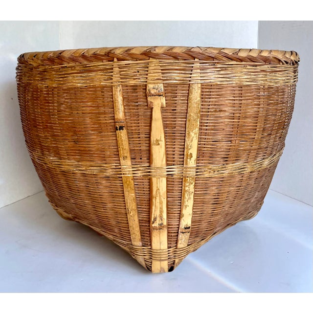 1960's Asian Wicker and Bamboo Basket Made in the People's Republic of China For Sale In Los Angeles - Image 6 of 12
