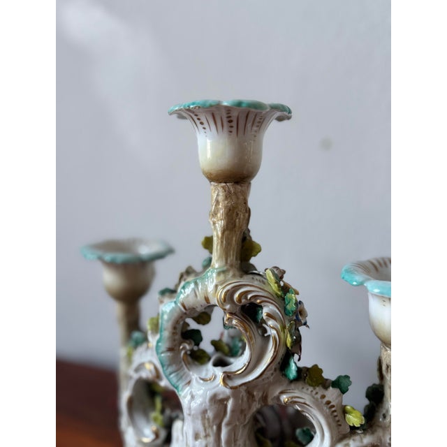 Antique German Brocage 18th Century Floral Pastoral Porcelain Seated Musician Candelabra Pair by Hoechst (Hochst) For Sale - Image 12 of 12