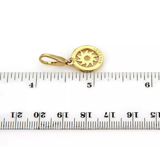 Contemporary Late 20th Century 15231 - Bvlgari Tondo Sun Burst 18k Yellow Gold Circle Charm For Sale - Image 3 of 4