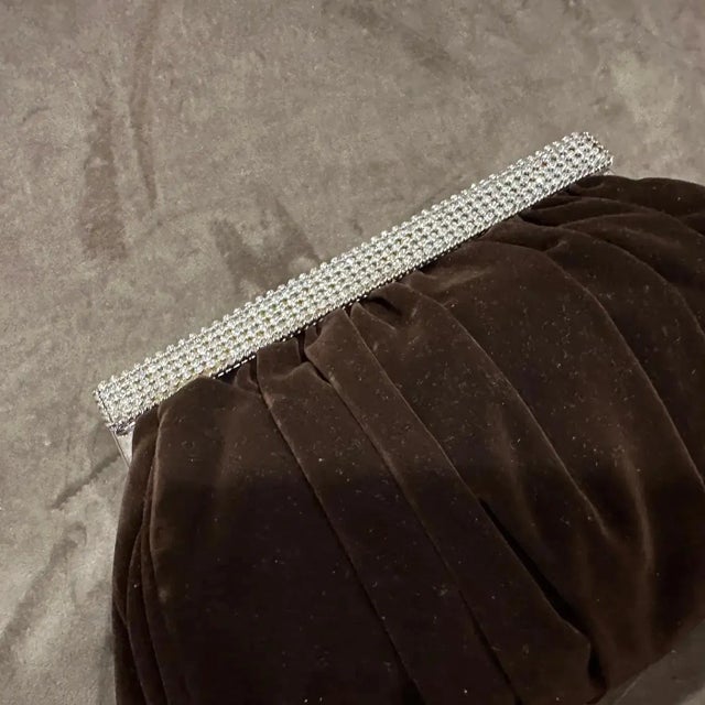 Pop Art An Elegant 1980s Brown Suede and Rhinestones Italian Evening Bag For Sale - Image 3 of 18