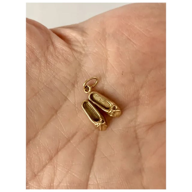 Contemporary Late 20th Century 14k Gold Ballet Slippers Charm/Pendant For Sale - Image 3 of 5
