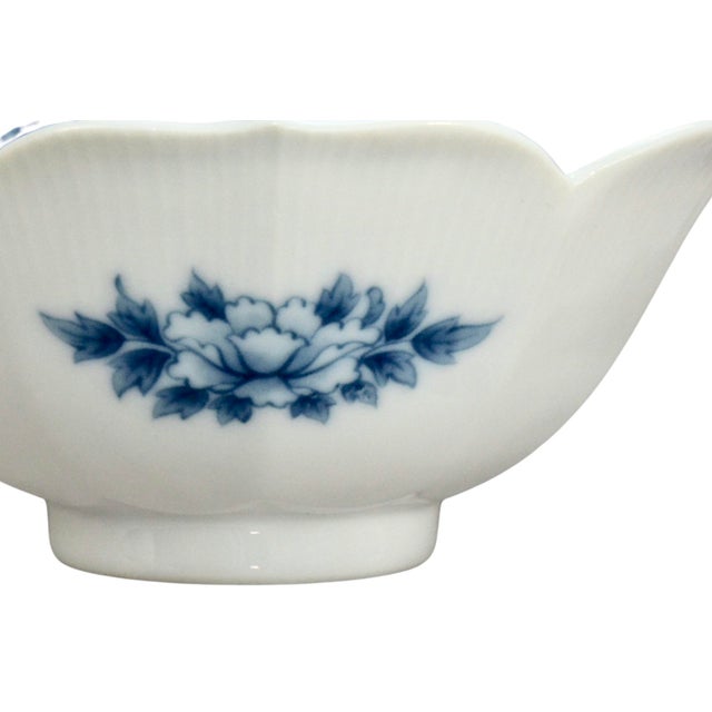 Japanese Blue & White Lotus Bowl (A-1) (D-Old) For Sale - Image 3 of 4