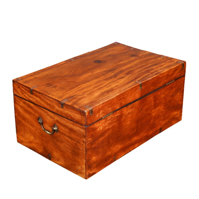 Early 19th Century British Mahogany and Brass Officer's Trunk, 1830s For Sale - Image 5 of 15