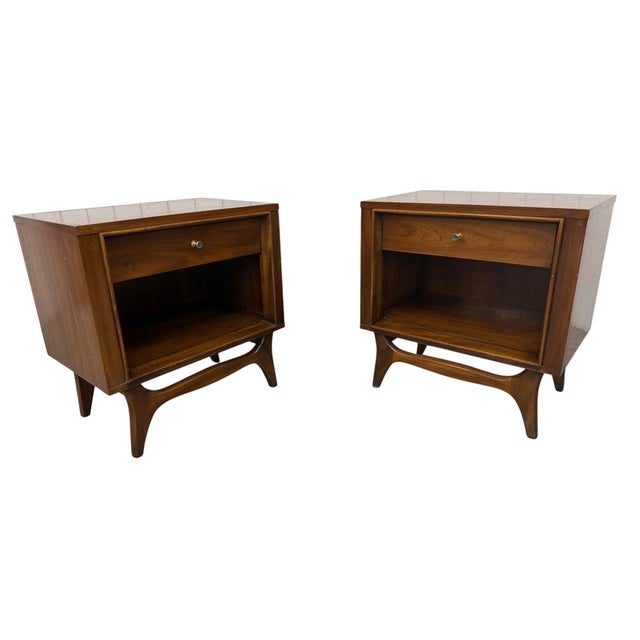 Mid-Century Modern Kent Coffey Insignia 4-Piece Walnut Bedroom Set For Sale - Image 9 of 13