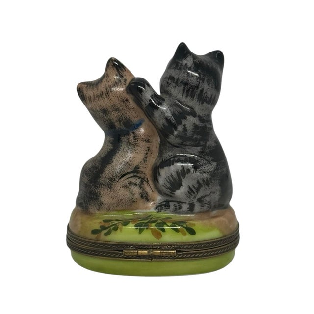 Limoges, France Vintage Limoges Porcelain Two Cats Hinged Trinket Box Hand-Painted by Rochaud For Sale - Image 4 of 12