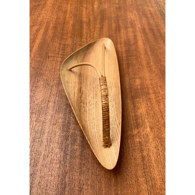 Mid-Century Wooden Bowl with Handle, 1960s, in Very Good conditions. Designed 1960 to 1969