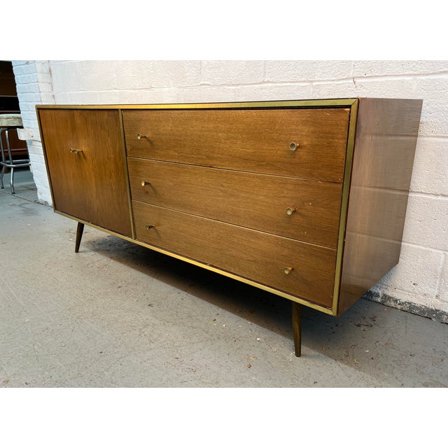 Mid-Century Modern Walnut and Brass Six Drawer Dresser For Sale - Image 4 of 18