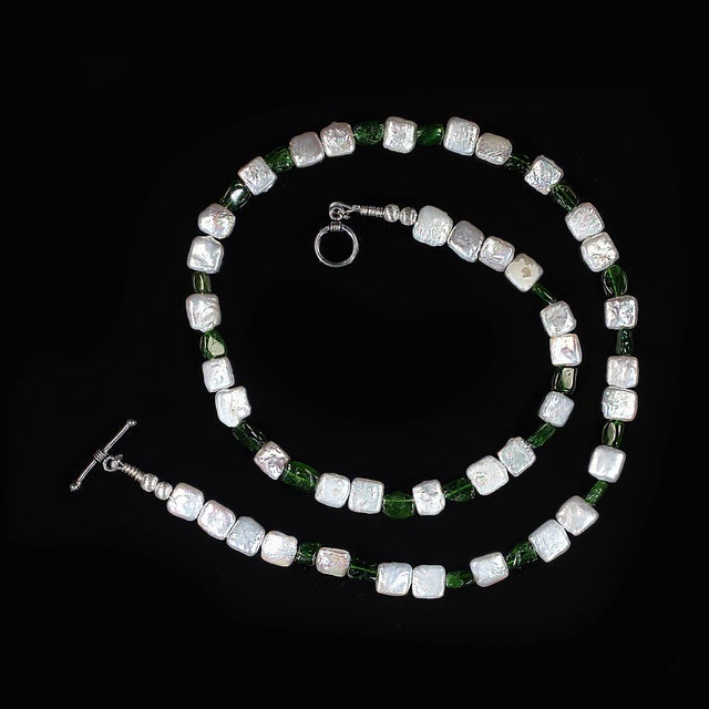 Aria Jewelry 25-Inch White Pearl & Green Chrome Diopside Necklace For Sale - Image 4 of 5