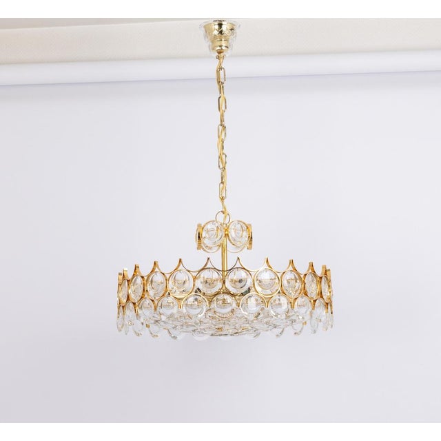 Large Gilt Brass and Crystal Chandelier attributed to Sciolari for Palwa, Germany, 1970s For Sale - Image 8 of 17