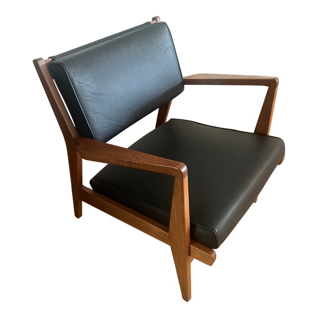 Jens Risom Walnut and Black Leather Lounge Chair For Sale