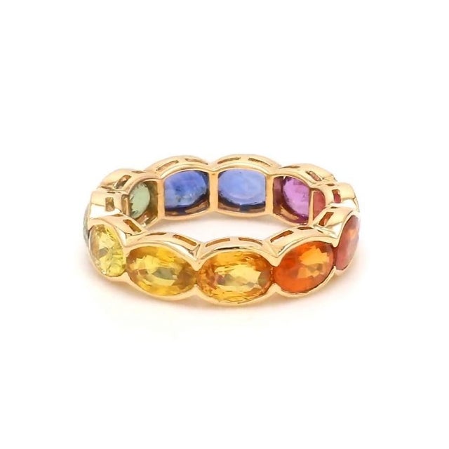 Natural rainbow sapphire band ring in 18k gold For Sale - Image 14 of 18
