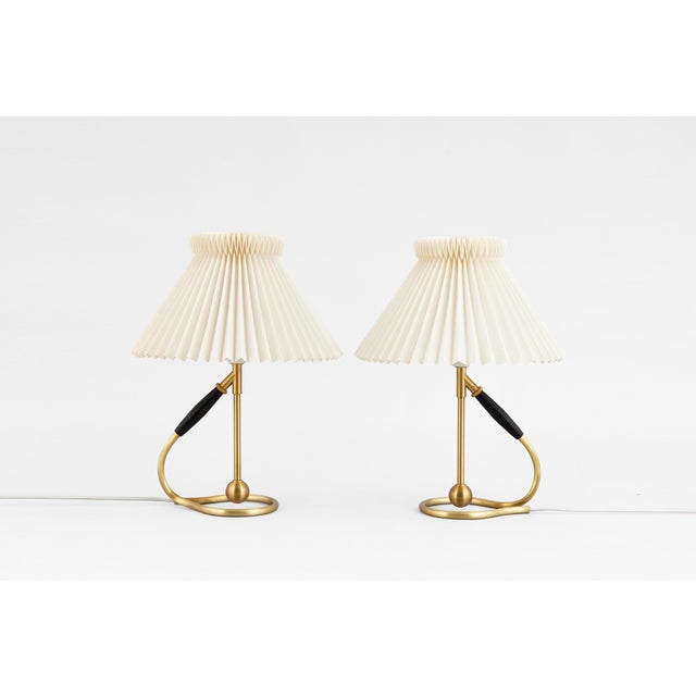 Vintage Model 306 Table Lamps in Brass and Paper by Kaare Klint for Le Klint, Denmark, 1950, Set of 2 For Sale - Image 3 of 6