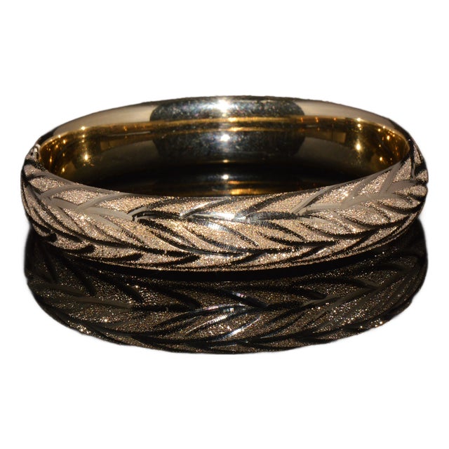 Gorgeous 14k Solid Gold Engraved Leaves Stacking Bangle Bracelet For Sale