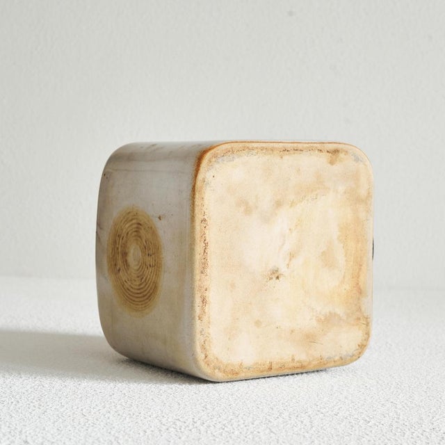 Cream Mid-Century Wood Imprint Studio Pottery Vase, 1960s For Sale - Image 8 of 9