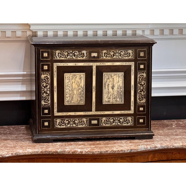 Italian Early 17th Century Italian Traveling Cabinet For Sale - Image 3 of 15