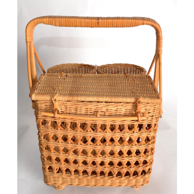 1950s French Bamboo Wicker 2 Wine Bottle Picnic Basket Bohemian Chic Mid-Century For Sale - Image 14 of 16