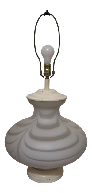 Ethan Allen Vintage Nailsea White Three-Way Switch Table Lamp