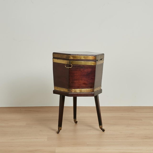 Antique English Mahogany Georgian Wine Cooler or Cellarette For Sale In West Palm - Image 6 of 17