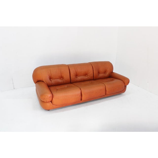 Vintage Italian Sapporo Sofa in Cognac Leather Mobil Girgi, 1970s For Sale - Image 3 of 11