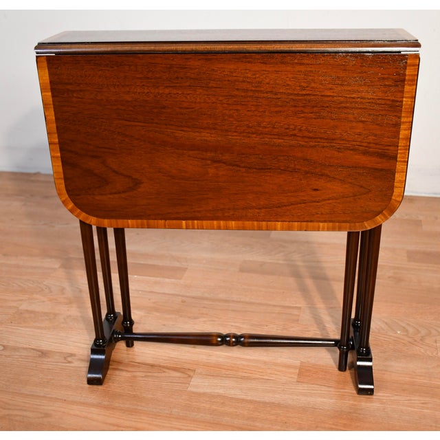 1920s Antique English Mahogany Banded Satinwood Drop-Leaf Side Table For Sale - Image 6 of 12
