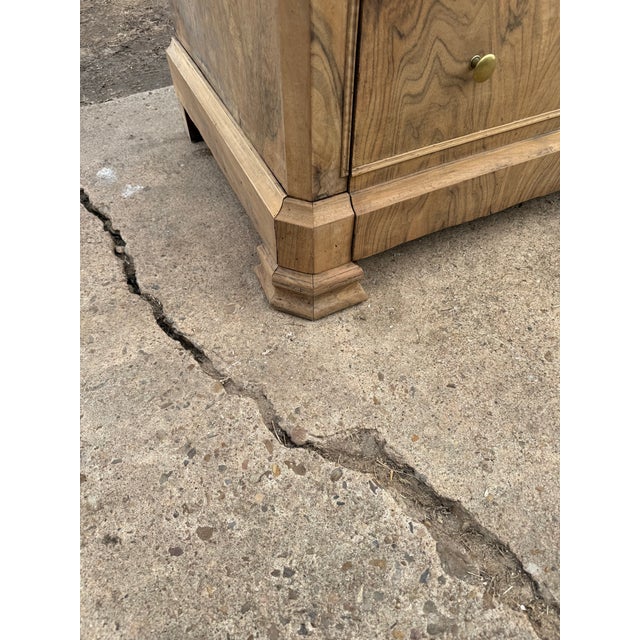 19th Century French Louis Philippe Burl Walnut Bleached Marble Top Chest of Drawer / Commodes For Sale - Image 6 of 12