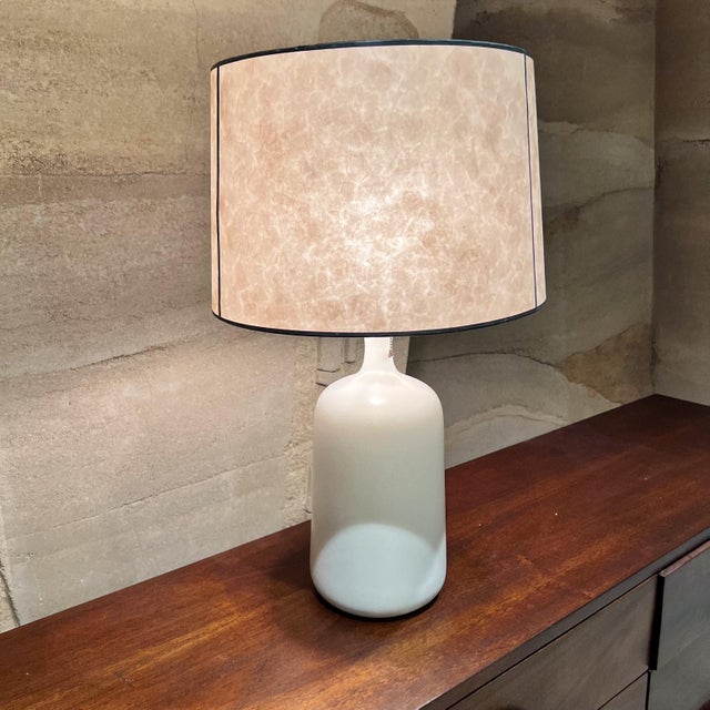 Gordon Martz 1960s Style of Gordon & Jane Martz Art Pottery Table Lamp For Sale - Image 4 of 7