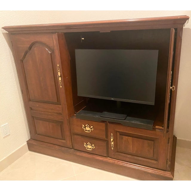 Traditional Pennsylvania House Cherry Wood Entertainment Cabinet Late 20th Century Excellent "Mint" Condition For Sale - Image 3 of 12