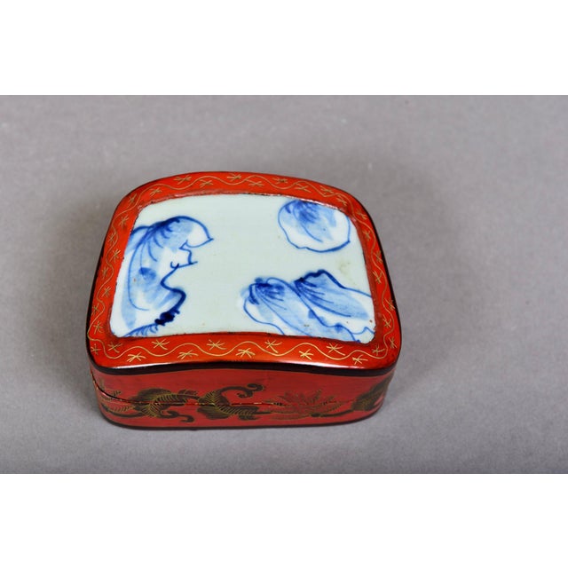 19th Century Antique Chinese Red Lacquered Covered Trinket Boxes—A Pair For Sale - Image 5 of 7