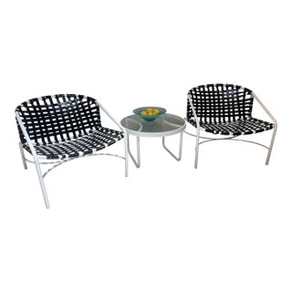 1960s Attributed to Brown Jordan Kantan Outdoor 3 - Piece Lounge Set W / Lounge Chairs & Side Table For Sale