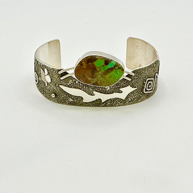 1990s Vintage Southwestern Navajo American Silversmith Fritson Toledo Sterling & Green Turquoise Cuff Bracelet - 7” For Sale - Image 10 of 18