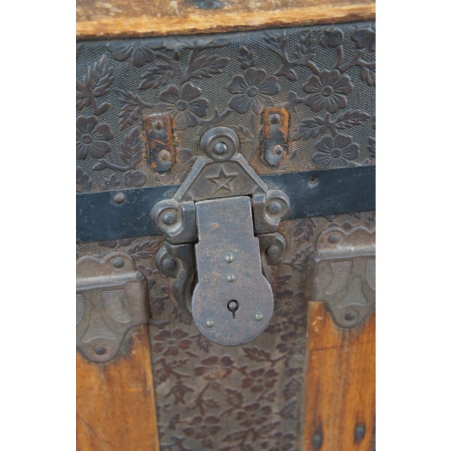 Antique American Victorian Floral Embossed Oak & Metal Dome Top Steamer Trunk For Sale - Image 4 of 14