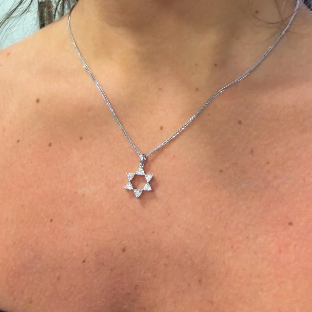 Diamond Star of David Pendant 18k White Gold Necklace For Sale In Miami - Image 6 of 9