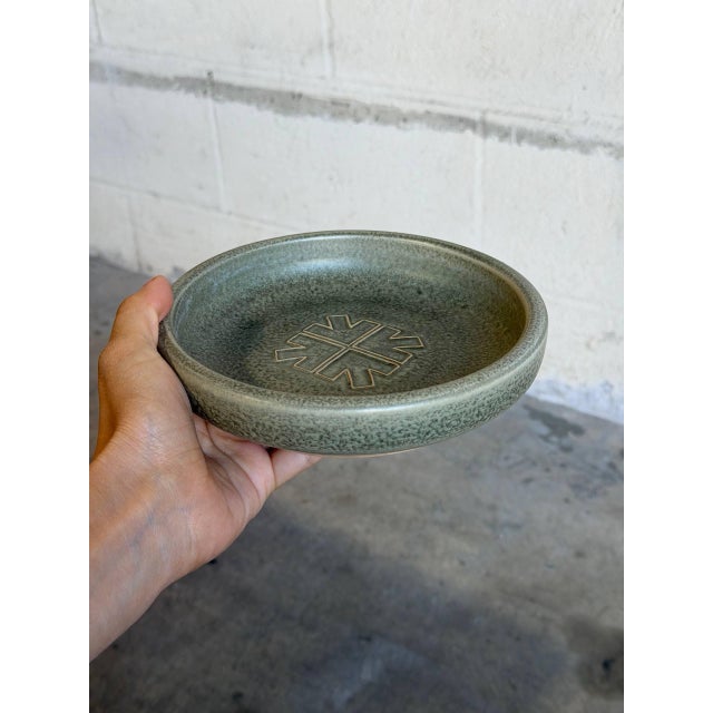 Ceramic Green Ceramic Bowl Danish Studio Pottery Forenede Kreditforeninger Emblem Johgus Bornholm 1970s For Sale - Image 7 of 10