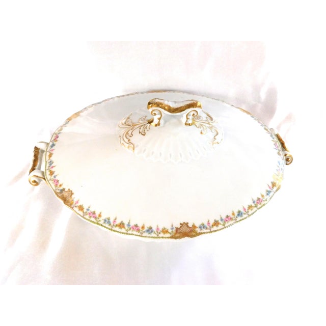 This is a Haviland Schleiger 630-2 Covered Caserole Dish from 1903. It has a Theodore Haviland Backstamp in which Theodore...