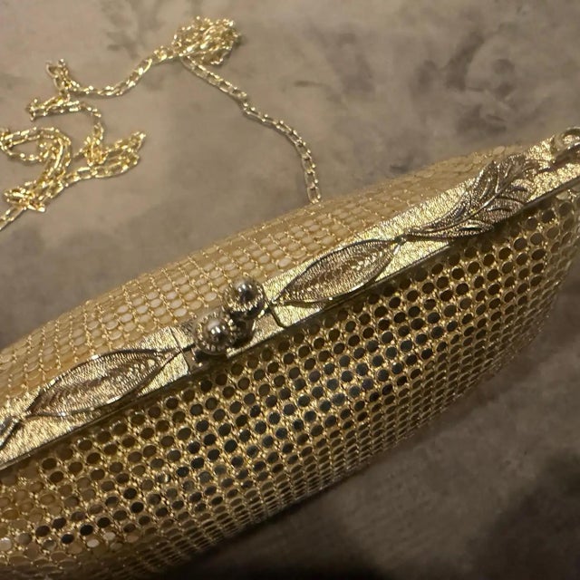 An Amazing 1940s Gold Tone Metal and Yellow Satin Italian Evening Bag For Sale - Image 6 of 14
